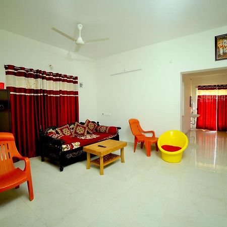 Truelife Homestays - Alamelu Avenue - Fully Furnished Ac 2Bhk Apartments In Tirupati - Walkable To Restaurants & Super Market - Fast Wifi - Kitchen - Easy Access To Airport, Railway Station, Sri Padmavathi & Tirumala Temple المظهر الخارجي الصورة