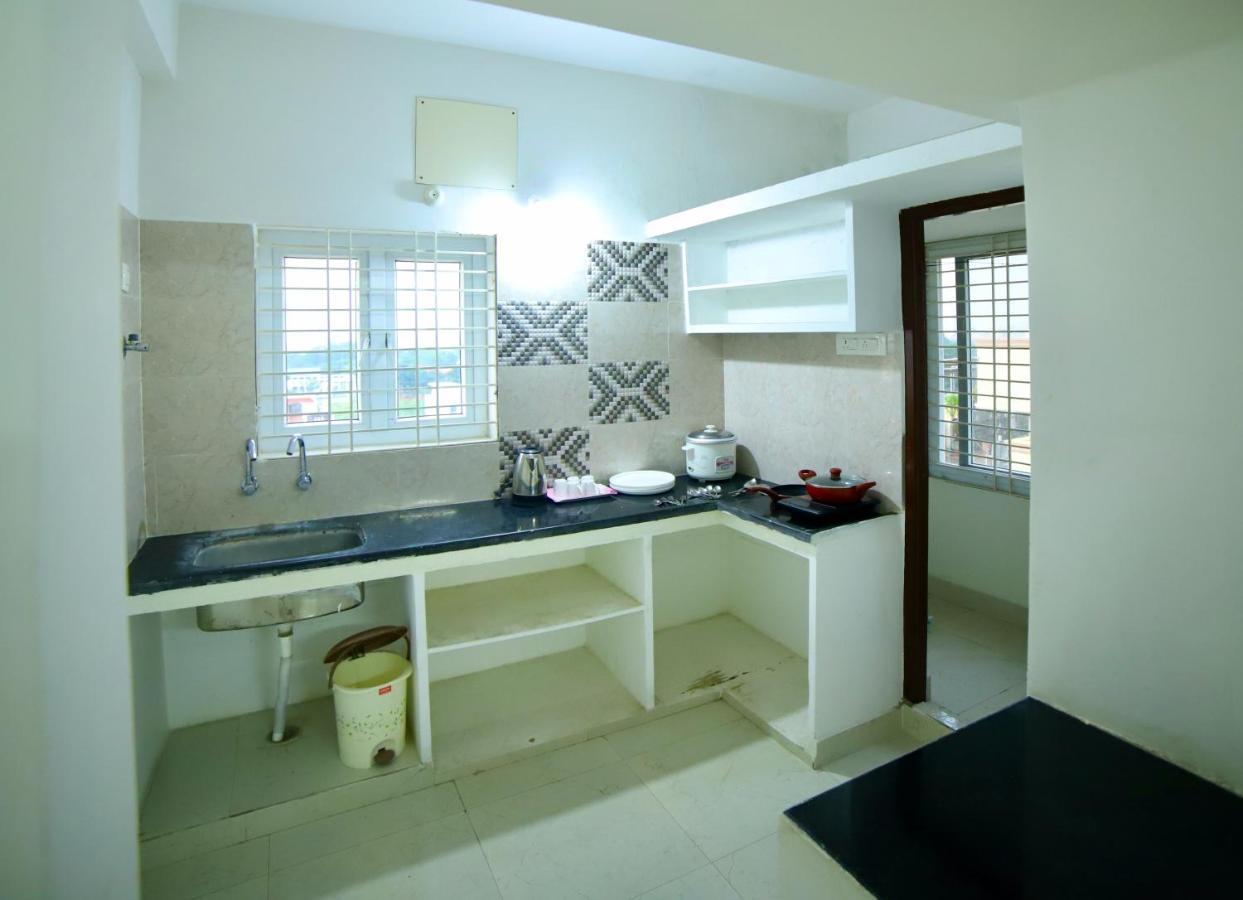 Truelife Homestays - Alamelu Avenue - Fully Furnished Ac 2Bhk Apartments In Tirupati - Walkable To Restaurants & Super Market - Fast Wifi - Kitchen - Easy Access To Airport, Railway Station, Sri Padmavathi & Tirumala Temple المظهر الخارجي الصورة