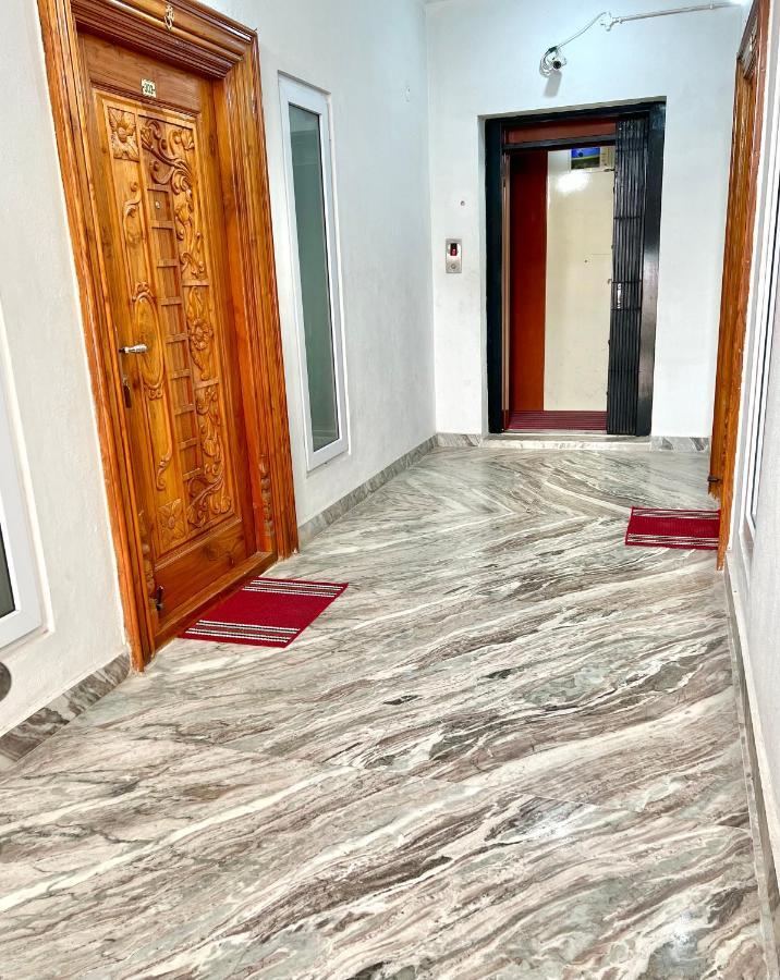 Truelife Homestays - Alamelu Avenue - Fully Furnished Ac 2Bhk Apartments In Tirupati - Walkable To Restaurants & Super Market - Fast Wifi - Kitchen - Easy Access To Airport, Railway Station, Sri Padmavathi & Tirumala Temple المظهر الخارجي الصورة