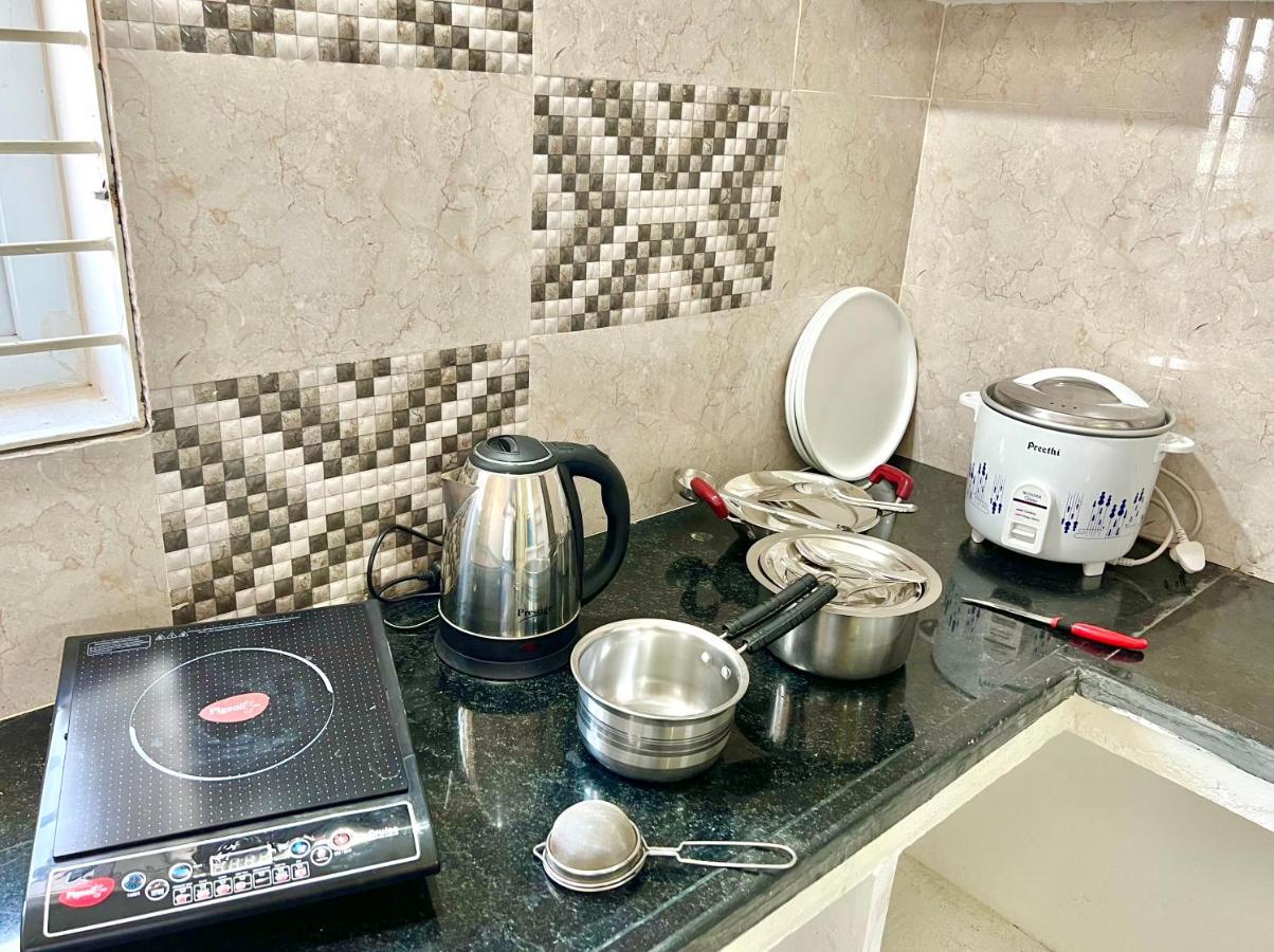 Truelife Homestays - Alamelu Avenue - Fully Furnished Ac 2Bhk Apartments In Tirupati - Walkable To Restaurants & Super Market - Fast Wifi - Kitchen - Easy Access To Airport, Railway Station, Sri Padmavathi & Tirumala Temple المظهر الخارجي الصورة